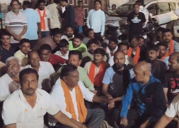 નર્મદા પરિક્રમા: તિલકવાડામાં રજિસ્ટ્રેશન મુદ્દે હોબાળો, ભંડારાના સ્વયંસેવકોએ રામધૂન બોલાવી ધરણા કર્ય…