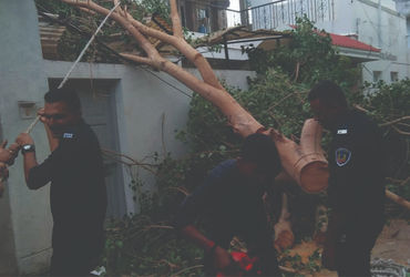 હાલારના બંને જિલ્લામાં ફૂંકાયેલા વાવાઝોડાના કારણે વીજ તંત્રને થયેલી નુકસાની બાદ તમામ ગામોમાં વીજ પુર…