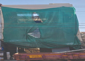 જામનગરના બર્ધન ચોક વિસ્તારમાં મંજૂરી વગર ખડકાયેલી 3 માળની ઇમારત તોડી પાડવામાં આવી | 3 storey buildin…