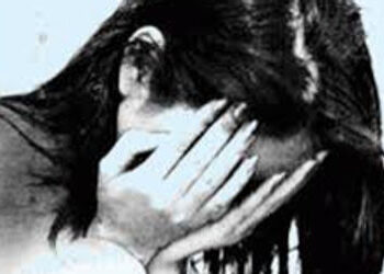 યુવતીને લગ્નની લાલચ આપી બળાત્કાર ગુજારનાર ડો.વિકાસ પટેલ અને પરિવારજનોનો પત્તો નથી | dr vikas patel a…