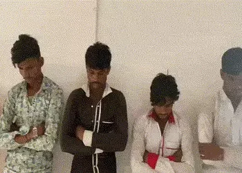 અમદાવાદ: ધરજી ગામે પોલીસ પર હુમલો કરનાર 17થી વધુ આરોપીની ધરપકડ, મુખ્ય બુટલેગર હજુ પણ ફરાર | Ahmedaba…