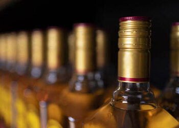 જામનગરમાં બાઈક ચાલક દારૂ સાથે ઝડપાયો: બાઈક સહિત રૂ. 71 હજારનો મુદ્દામાલ જપ્ત | Biker caught with liq…