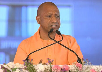 VIDEO: ‘એક દિવસ ખુરશી જવાની જ છે…’, નોઈડા અંગે ખોટી માન્યતા પર બોલ્યા યોગી આદિત્યનાથ | CM Yogi Bre…