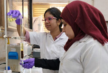 યુનિ.ના કેમેસ્ટ્રી વિભાગના સંશોધકોએ શેવાળનો ઉપયોગ કરીને ઈકો ફ્રેન્ડલી વોટર ફિલ્ટર બનાવ્યું | researc…