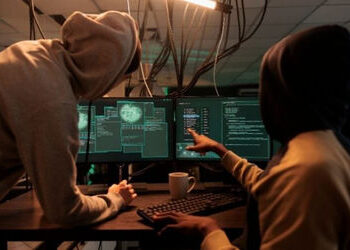 અમદાવાદ: શેઠના નામે આવેલી APK ફાઈલ ડાઉનલોડ કરવી ભારે પડી, આધેડના ખાતામાંથી રૂ.10 લાખ સાફ | Fake APK …