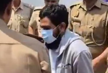 VIDEO: CM યોગીની માતા પર ટિપ્પણી કરનાર મૌલાના લંગડાતો જોવા મળ્યો, UP પોલીસે બિહારથી કરી હતી ધરપકડ | …