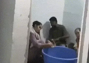 અમદાવાદ: સાબરમતીમાં દારૂનો જાણે ‘ગૃહ ઉદ્યોગ’, દેશી પોટલીઓ બાંધતા બુટલેગરો અને મહિલાઓનો વીડિયો વાઈરલ …