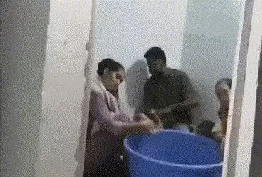 અમદાવાદ: સાબરમતીમાં દારૂનો જાણે ‘ગૃહ ઉદ્યોગ’, દેશી પોટલીઓ બાંધતા બુટલેગરો અને મહિલાઓનો વીડિયો વાઈરલ …