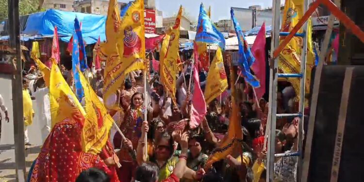 અંબાજી – શ્રી શ્યામ બાબા ની ” નિશાન ( ધજા ) યાત્રા શકિત દ્ગારા નીકળી