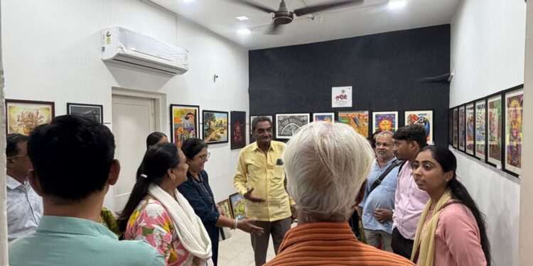 ગ્રામ્ય ગુર્જરી કળા ચેરિટેબલ ટ્રસ્ટ અને ગુજરાત લોક કલા ફાઉન્ડેશન દ્વારા આયોજિત કલા પ્રદર્શન તેમજ પ્ર…