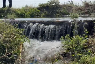 હળવદમાં નર્મદાની કેનાલમાં ગાબડું ઃ હજારો લિટર પાણીનો વેડફાટ | Gap in Narmada canal in Halvad: Thousa…
