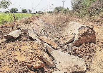 કેનાલમાં 12 વર્ષથી ટીપું'ય પાણી નથી આવ્યું ને હવે સફાઈના નામે તોડી નાખી