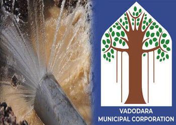 વડોદરામાં જાહેર માર્ગ પર પાણીની લાઈનમાં ભંગાણ : ખોદાયેલા ખાડાથી ટ્રાફિક જામ | Water line ruptures on…