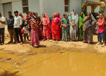 ચરાડવામાં માર્ગ નવીનીકરણનું કામ મંથરગતિએ થતાં લોકોને હાલાકી | People are suffering as road renovatio…