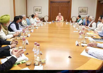 યુદ્ધ વચ્ચે કેન્દ્ર સરકારનો મહત્ત્વપૂર્ણ નિર્ણય, ખાતર કંપનીઓને મોટી રાહત, 40 પેટ્રોકેમિકલ અંગે પણ છૂ…