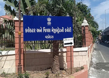 હિન્દુ સનાતનીઓ દ્વારા અશાંતધારાના કડક અમલ અંગે વડોદરા કલેકટર કચેરીએ આવેદન અપાયું | application tp Va…