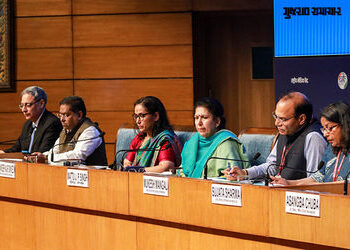 હોર્મુઝ જળમાર્ગે સંઘર્ષના કારણે ભારતીય અર્થતંત્રને ફટકો! ગેસ-દવાઓ મોંઘા થશે? જાણો સરકારે શું-શું જણા…