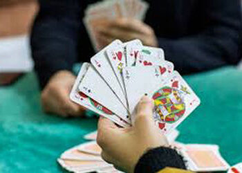 વિરમગામના ખંભારવાડામાં જુગાર રમતા 8 શખ્સ ઝડપાયા | 8 people caught gambling in Khambharwada Viramgam