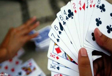 જામનગરના ખંભાલિડા ગામે જુગાર અંગે પોલીસનો દરોડો : પાંચ આરોપી ઝડપાયા, એક ફરાર | Five accused arrested…