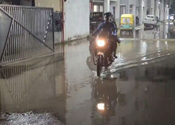 વડોદરામાં વોર્ડ નં.7ના લઘુમતી વિસ્તારમાં પૂરતું પાણી, કચરાની ગાડીની અસુવિધાથી ત્રાસ : ચૂંટણી બહિષ્કા…