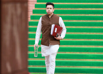 ગુજરાતમાં કાર્યકરોની ધરપકડનો મુદ્દો સંસદમાં કેમ ન ઉઠાવ્યો?, રાઘવ ચઢ્ઢા પર ભડક્યા AAP નેતાઓ | aap lea…