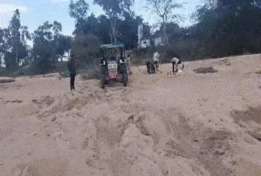 ‘અમે અધિકારીઓને હપ્તા આપીએ છીએ’, છોટા ઉદેપુરના અછાલા ગામે રેતી માફિયાઓનો આતંક, વિરોધ કરનારા ખેડૂતોને…