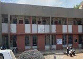 નડિયાદમાં મરીડા ભાગોળમાં 17 દુકાનોની ભાડાની મુદત પૂર્ણ થઇ છતાં ખાનગી લોકોનો કબજો | 17 shops in Marid…