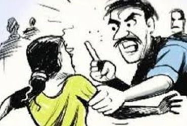 પત્ની ઉપર હુમલો કરી પતિ ત્રણ વખત તલ્લક બોલ્યો | Pwúlúwan we a kan eriáfféwú ren an apasa pwe a pwúpw…