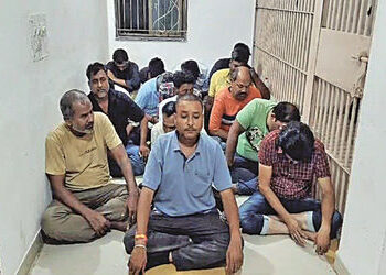 માતરના ધારાસભ્ય કલ્પેશ પરમારના ભત્રીજા બાદશાહ સહિત 16 જુગાર રમતા ઝડપાયા | 16 people including Badsha…