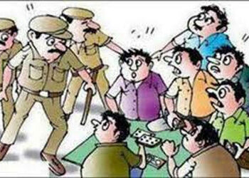 આંકલાવના મોટી સંખ્યાડમાં જુગારધામ પર પોલીસનો દરોડોથ 4 શખ્સો ઝડપાયા | Police raid gambling den in Ank…