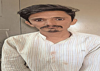 કોડીન સીરપની 5 બોટલ સાથે સીમેજ ગામનો શખ્સ ઝડપાયો | A man from Seemage village was caught with 5 bott…