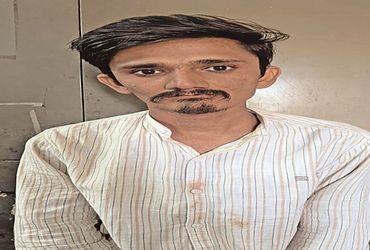 કોડીન સીરપની 5 બોટલ સાથે સીમેજ ગામનો શખ્સ ઝડપાયો | A man from Seemage village was caught with 5 bott…