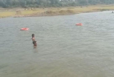 મહીસાગર નદીમાં નહાવા પડેલા 4 વિદ્યાર્થીઓ ડૂબ્યા, 2 નાં મોત | 4 students drowned while bathing in Mah…