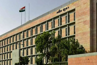 ગાંધીનગરમાં જૂના સચિવાલયમાં કચેરીમાં ગ્રાન્ટ કૌભાંડ, રૂ. 4.95 કરોડની બારોબાર ઉચાપત | Gandhinagar Sec…