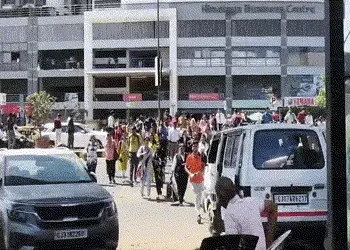 અમદાવાદ-રાજકોટ અને વડોદરા RTOમાં બોમ્બની ધમકીથી અફરાતફરી, બોમ્બ-ડોગ સ્ક્વોડ દ્વારા ચેકિંગ શરૂ | Ahme…