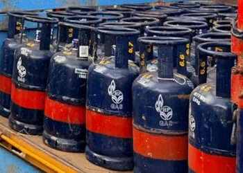 LPG સંકટનો તોડ શોધ્યો સરકારે, 5 KG વાળા સિલિન્ડરનો સપ્લાય વધાર્યો, ID બતાવો અને લઈ જાઓ | Modi Govern…