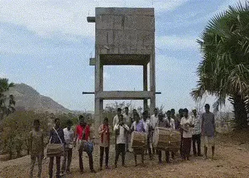 છોટા ઉદેપુર: નસવાડીના રણબોર ગામમાં પાણી માટે વલખા, તંત્રને જગાડવા ગ્રામજનોએ વગાડ્યા ઢોલ-નગારા | Chho…