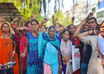 સંજય નગર પ્રધાનમંત્રી આવાસ યોજનાના લાભાર્થીઓને 46 મહિનાથી ભાડું મળ્યું નહીં અને મકાન આપવામાં બીલ્ડર …