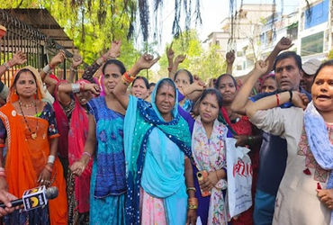 સંજય નગર પ્રધાનમંત્રી આવાસ યોજનાના લાભાર્થીઓને 46 મહિનાથી ભાડું મળ્યું નહીં અને મકાન આપવામાં બીલ્ડર …