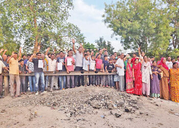 રેલવે દ્વારા 40 વર્ષ જૂનું એસઆરપી ફાટક બંધ કરી દેવાતા 15000 રહીશો મુશ્કેલીમાં | 15000 residents in t…