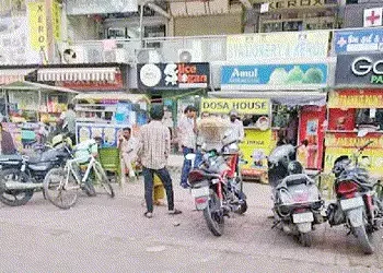 ભાઈજીપુરા પાસે દબાણ હટાવ્યાના ૨૪ કલાકમાં ફરી લારીઓનો અડીંગો | Lorries are again stuck near Bhaijipur…