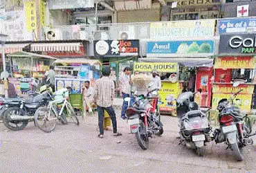 ભાઈજીપુરા પાસે દબાણ હટાવ્યાના ૨૪ કલાકમાં ફરી લારીઓનો અડીંગો | Lorries are again stuck near Bhaijipur…