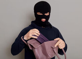 રાજસ્થાન લગ્નમાં જતા ગોવાના વેપારીએ 10.30 લાખની મત્તા ટ્રેનમાં ગુમાવી | Goa businessman loses 10 30 …