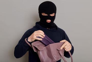 રાજસ્થાન લગ્નમાં જતા ગોવાના વેપારીએ 10.30 લાખની મત્તા ટ્રેનમાં ગુમાવી | Goa businessman loses 10 30 …