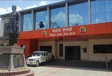 સિહોર પાલિકાની સભા તોફાની બની, ડાયસ ઉપર ચડી સૂત્રોચ્ચાર | Sehore Municipality meeting turns chaotic …