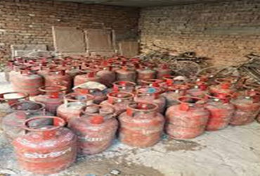 જેતપુરમાં ટેક્સટાઇલ મિલમાંથી 93 LPG સિલિન્ડર કબજે | 93 LPG cylinders seized from textile mill in Jet…