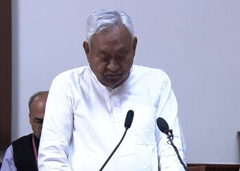 નીતિશ કુમારે રાજ્યસભા સાંસદ તરીકે શપથ લીધા, બિહારના નવા CM અંગે પટનાથી દિલ્હી સુધી બેઠકોનો દોર | Nit…