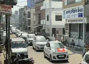 ગોધરા: ફોર્મ ભરવા માટે તો લક્ઝરી કારોનો મેળો જામ્યો, શું જીત્યા પછી જનતાની મદદ માટે પણ આ ગાડીઓ આમ જ …