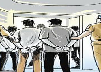દેવળિયા ગામે જુગાર રમતા 7 શખ્સ ઝડપાયા | 7 people caught gambling in Devaliya village