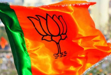 ભાજપની સેન્સ પ્રક્રિયા બાદ કરજણ APMC ફરી વિવાદમાં,ફોર્મ ભરતા પહેલાં મોટો જમાવડો, ભોજન સમારંભ | Karja…